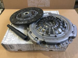 302058324R DEBRİYAJ SETİ