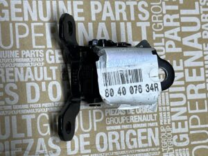 804007634R ÖN SAĞ KAPI MENTEŞESİ MEGANE 4