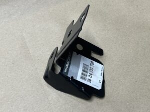 260423079R ÇAMURLUK BRAKETİ